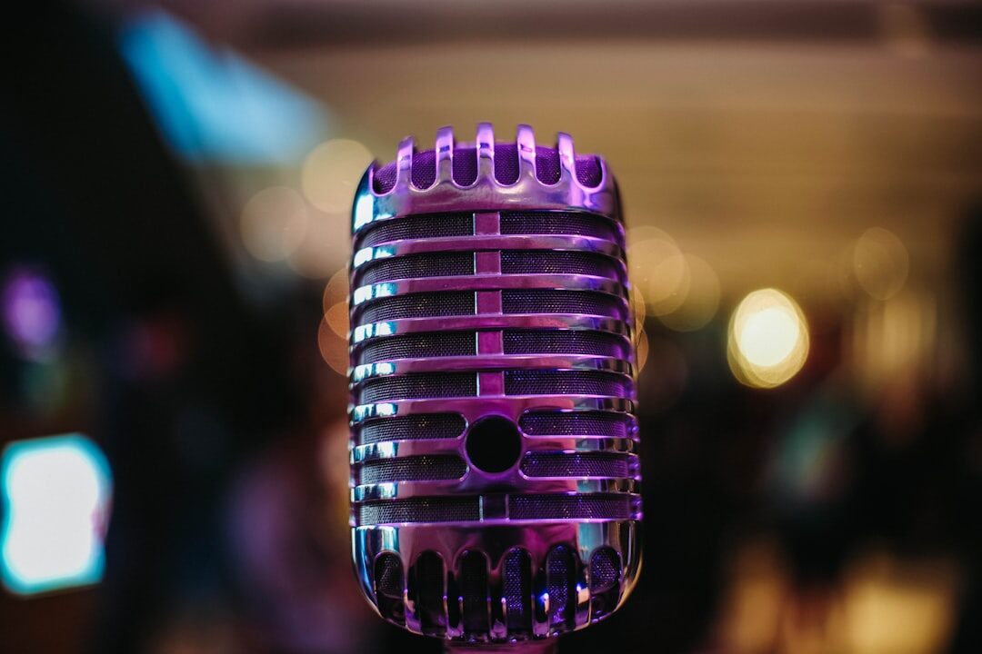 Uruguayan radio host speaking into a microphone